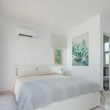Infinity Luxury 4 Bedroom Villa *